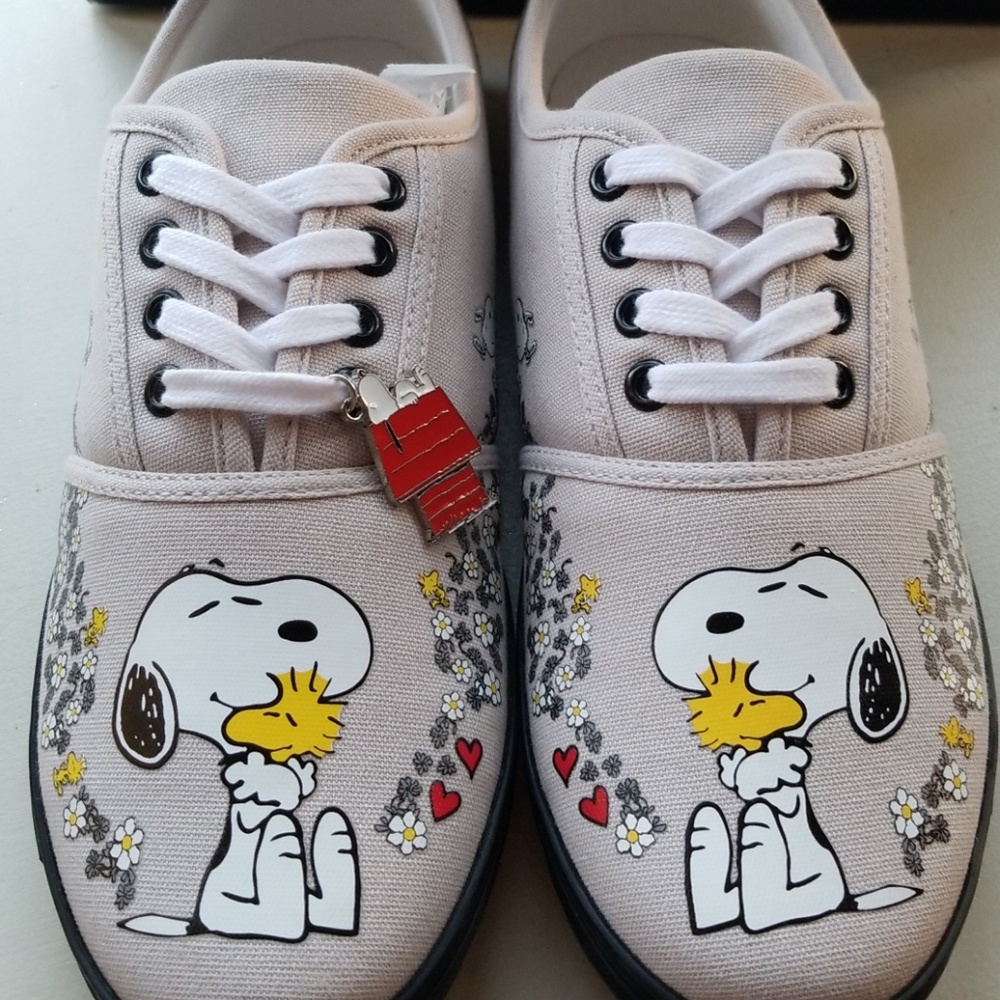 Snoopy Sneaks